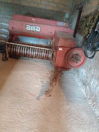 Imballatrice, ranchinatore e falce