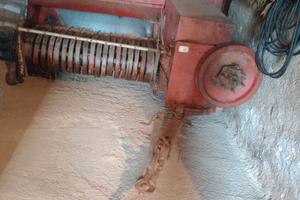 Imballatrice, ranchinatore e falce