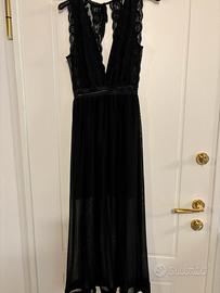 Abito lungo nero con inserti in pizzo