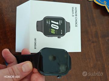 smartwatch auricolari caricabatterie 