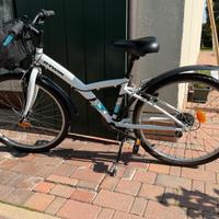 Bicicletta BTwin bianca azzurra raggio 24