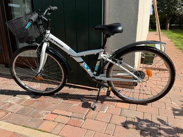 Bicicletta BTwin bianca azzurra raggio 24