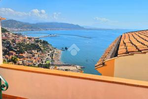 3 LOCALI A VIETRI SUL MARE
