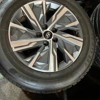 Cerchi in lega e gomme invernali Hyundai 215/65R17