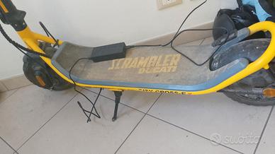 Monopattino elettrico scrambler ducati city cross