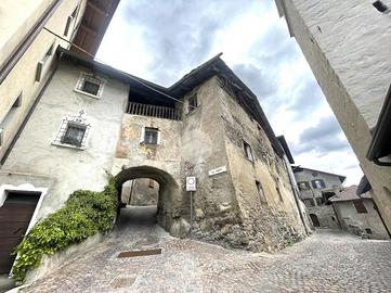 CASA SEMINDIPENDENTE A VIONE