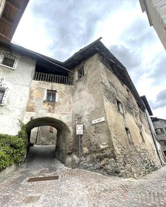 CASA SEMINDIPENDENTE A VIONE