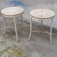 Due antichi sgabelli in ferro battuto