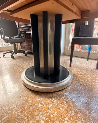 Tavolo Rotondo in  legno scuro, effetto radica
