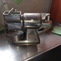 grattuggia formaggio elettrica