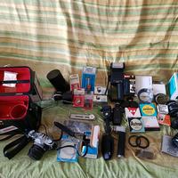 CANON  2macchine e materiale fotografico vario