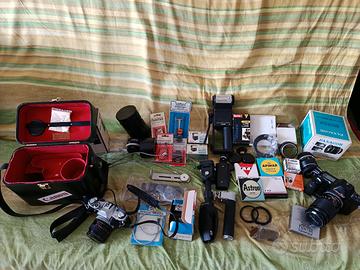 CANON  2macchine e materiale fotografico vario