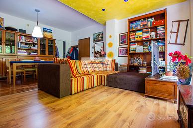 Trilocale con terrazzo abitabile in via Kennedy