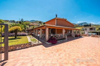 Villa indipendente con piscina, San Nicola L'Arena