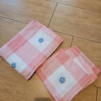 Tovaglia rosa con 6 tovaglioli