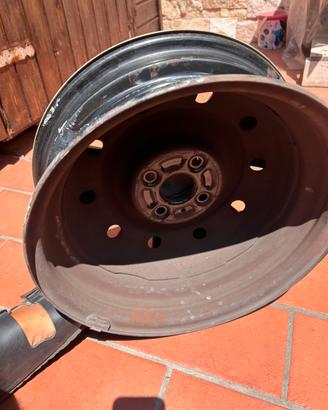 Cerchi auto in ferro 15” 4 fori