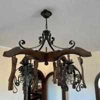 Lampadari Rustici in Legno e Ferro Battuto