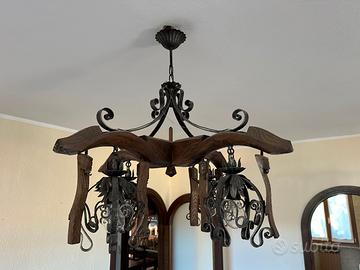 Lampadari Rustici in Legno e Ferro Battuto