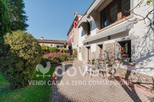 Rustico / Casale di 253 m² con 5 locali e box auto