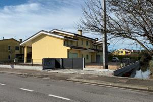 Porzione centrale di Trifamiliare
