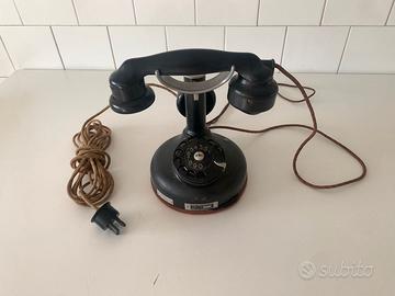 Telefono a colonna in bachelite vintage