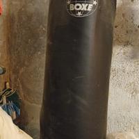 Sacco da boxe in cuoio. 110 x 110 circonf. 50 €