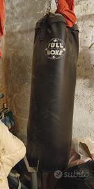 Sacco da boxe in cuoio. 110 x 110 circonf. 50 €