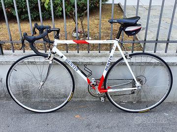 Bici da corsa con contachilometri