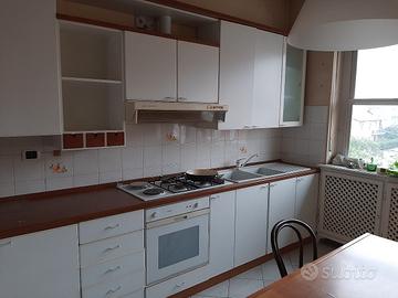 Cucina completa ben conservata