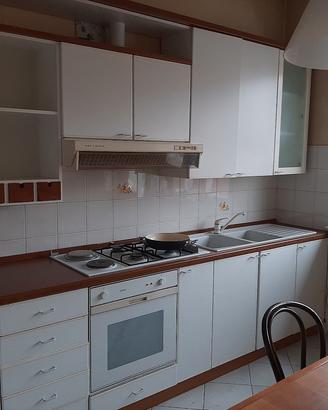 Cucina completa ben conservata