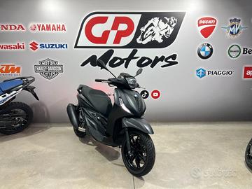 Piaggio Beverly 300 HP-E Deep Black 690KM