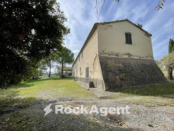 PODERE CON 30 ETTARI DI TERRENO