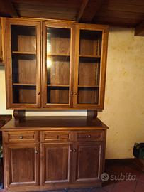 vetrina in castagno