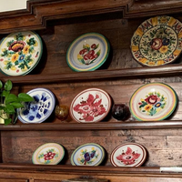 9 Piatti in ceramica dipinti a mano varie misure