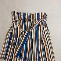 gonna a righe con bottoni davanti 