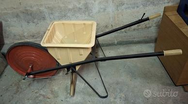 Carriola spargisale seminatrice vintage