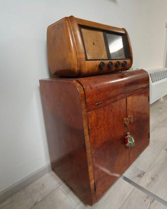 Radio Minerva e mobile su misura in radica del1950