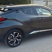 Toyota C-hr 2.0 hybrid e-cvt style + pack tech