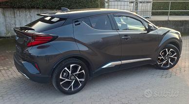 Toyota C-hr 2.0 hybrid e-cvt style + pack tech