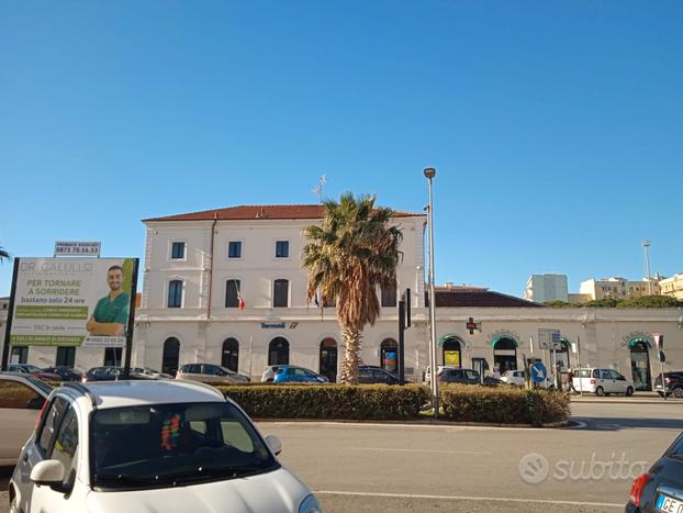 Attività Bar-100 mq con gazebo esterno-zona centro