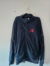 completo di tuta diadora.
