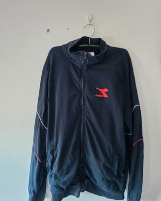 completo di tuta diadora.