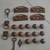 Pomelli e Maniglie armadio,  anche singolarmante