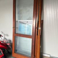 Infissi, finestre. In legno Douglas vetrocamera