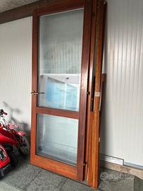 Infissi, finestre. In legno Douglas vetrocamera