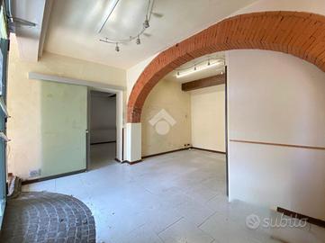 NEGOZIO A CASCINA