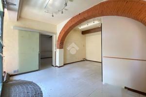 NEGOZIO A CASCINA