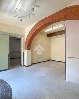 NEGOZIO A CASCINA