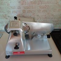 Affettatrice professionale semi nuova a € 150,00