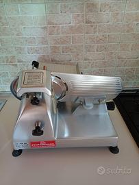 Affettatrice professionale semi nuova a € 150,00